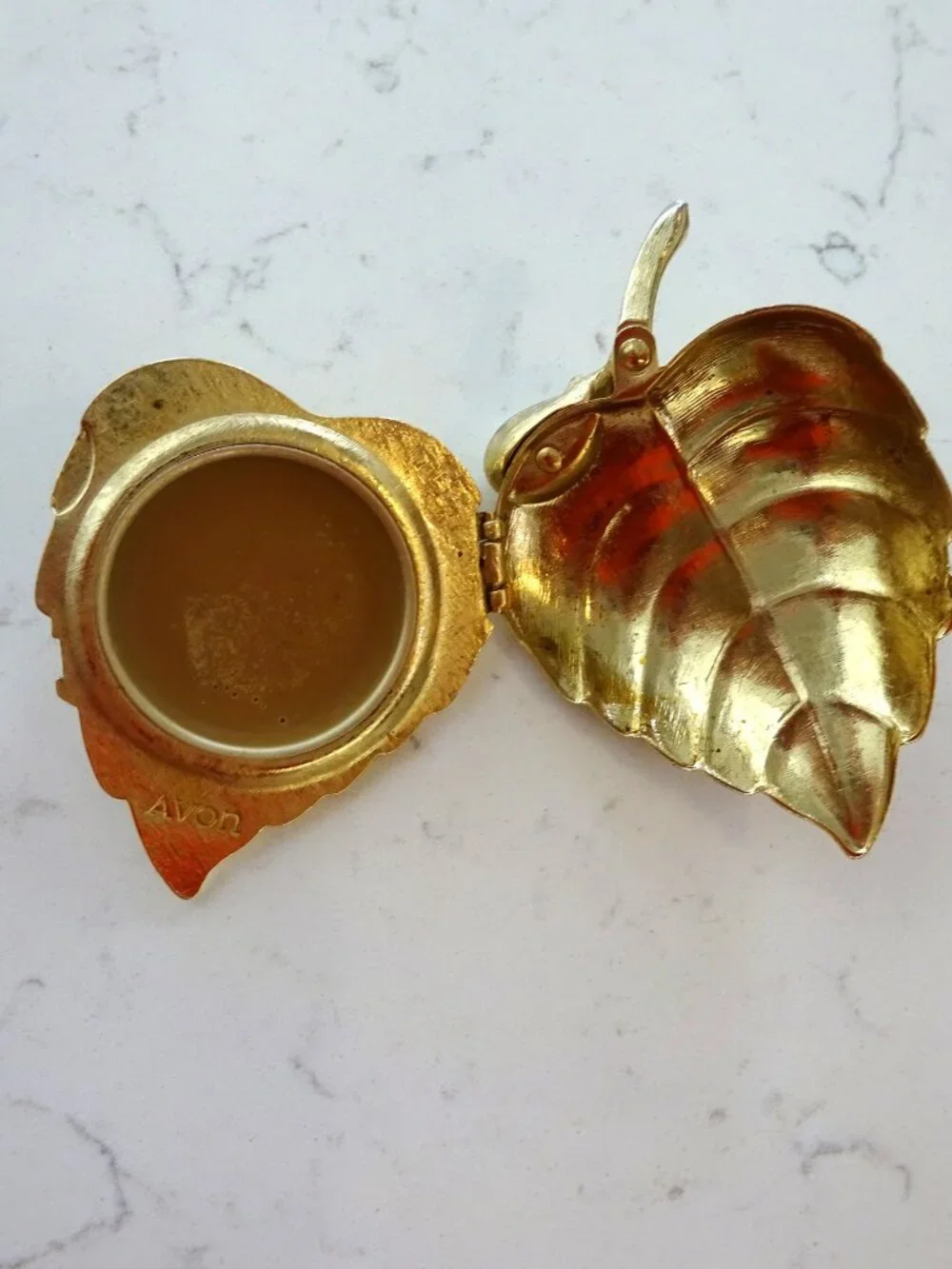Vintage AVON Compact Solid Charisma Glace Perfume Pin Brooch Leaf Teardrop